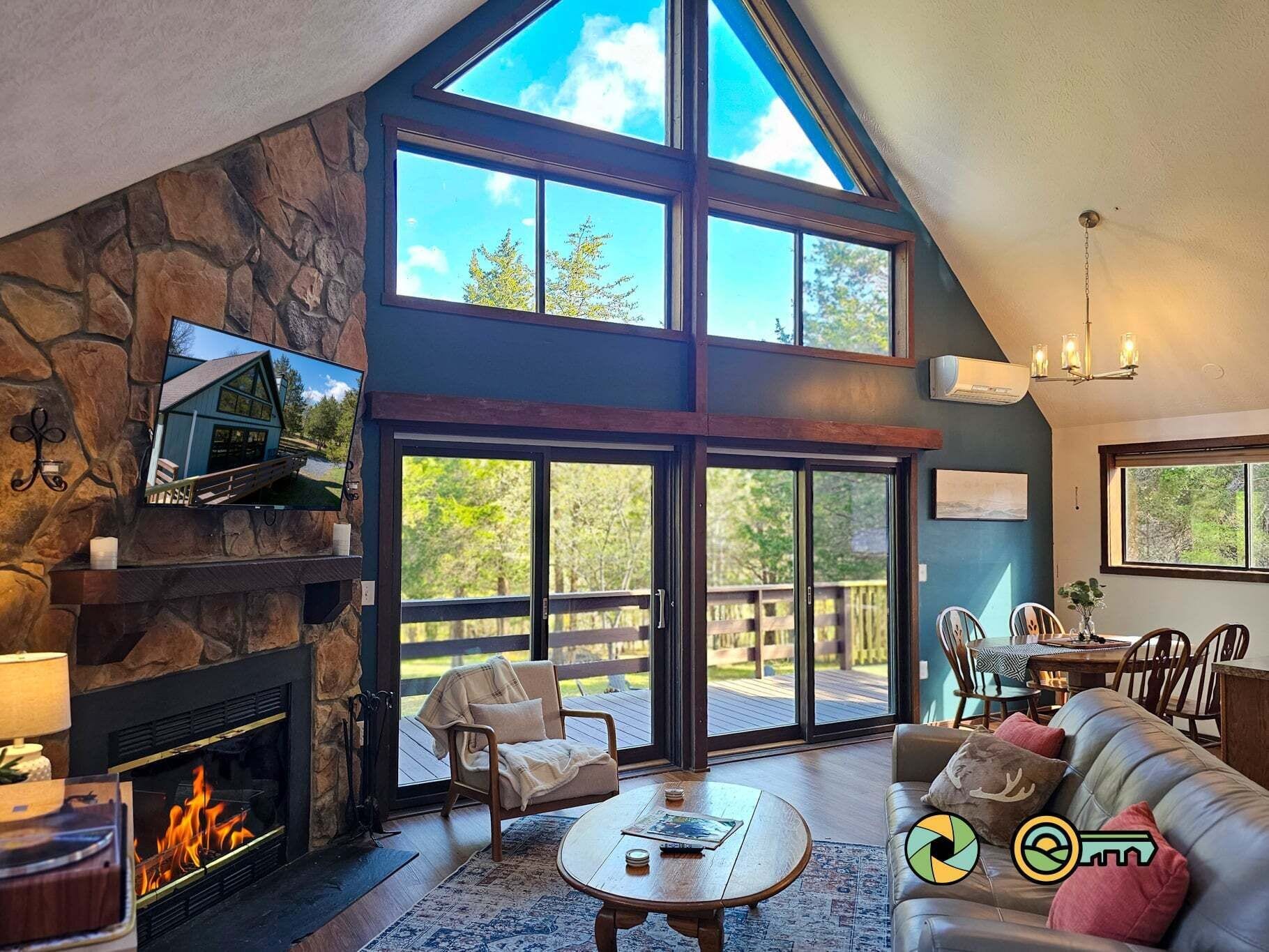 Una Smart TV, una chimenea