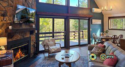 R&R Chalet | Hot tub, fire pit, 5 acres!