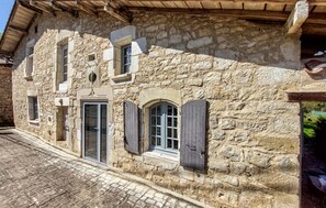 Exterior - Nice home in Cellefrouin with WiFi (Cellefrouin)