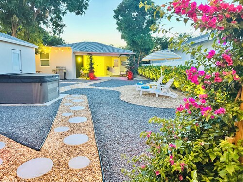Italian Amalfi Cottage in FL - Beach Walk - Hot Tub