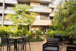 屋外ダイニングエリア