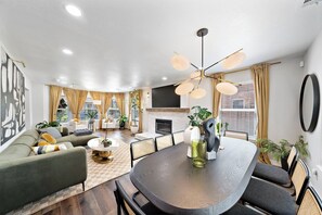 Living area - Beautiful 4-bedroom house close to Downtown in peaceful Houston Neighborhood (Houston)