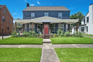 Exterior - Beautiful 4-bedroom house close to Downtown in peaceful Houston Neighborhood (Houston)