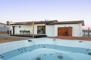 Terrace/patio - Desert Rose Retreat (Joshua Tree)