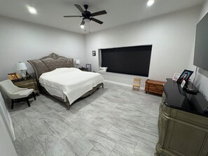 Room - Lovely 5-bedroom with 3 1/2 baths and 1 Handicapped house in peaceful Waxahachie (Waxahachie)