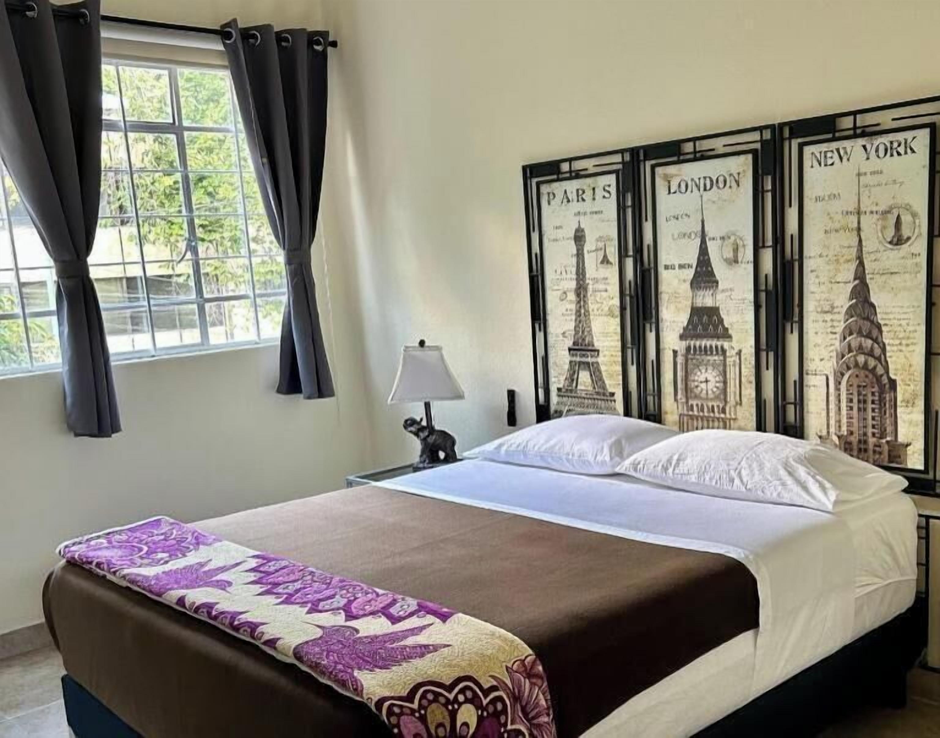 Superior-rum - balkong - utsikt mot staden