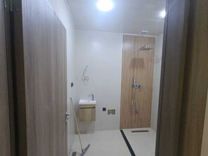 Ducha, toallas, jabón, shampoo