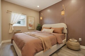 2 bedrooms, iron/ironing board, WiFi, bed sheets - The Balance House (Hawthorne)