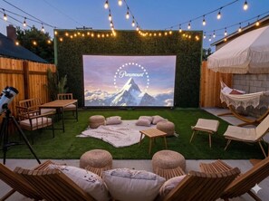 Outdoor dining - The Balance House (Hawthorne)