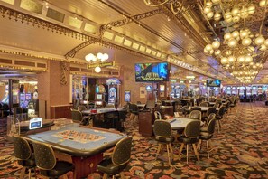 Casino - 2 Stylish Rooms near Bellagio Fountains & Downtown Attractions - No Resort Fees (Las Vegas)
