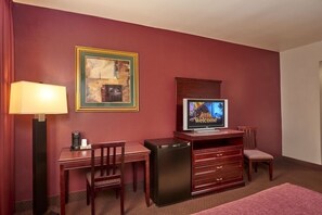 Iron/ironing board, free WiFi, bed sheets - 2 Stylish Rooms near Bellagio Fountains & Downtown Attractions - No Resort Fees (Las Vegas)