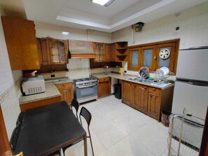Private kitchen - شقه فندقيه راقيه وموقعها مميز جدا وسط كل الخدمات  تصلح للعوايل والشباب الملتزم (Giza Governorate)