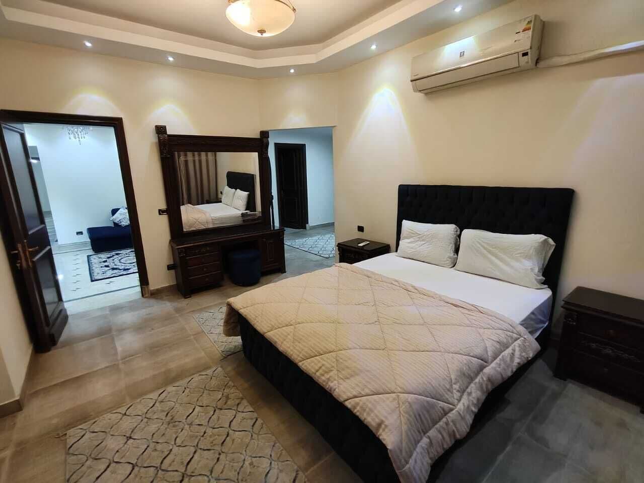 4 bedrooms, iron/ironing board, internet
