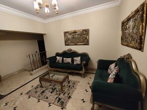Living area - شقه فندقيه راقيه وموقعها مميز جدا وسط كل الخدمات  تصلح للعوايل والشباب الملتزم (Giza Governorate)