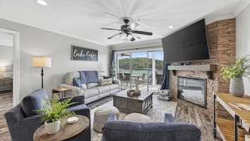 Smart TV, fireplace