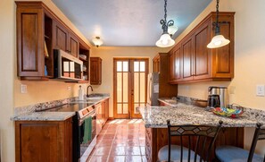 Fridge, microwave, oven, stovetop - Welcome to Casa Rincón Mágico, your cozy one-bedroom escape. (Loreto)