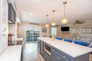 Private kitchen - 2 Bedroom Bayfront Condo With Pool! (Ocean City)