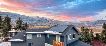 Luxury Huge 6-bedroom House in Summit Park perfect for family stays