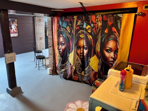 That 70’s House:  boogie woogie bungalow