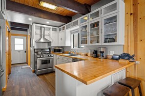 Fridge, microwave, oven, stovetop - Charming Tahoe Cabin (Incline Village)