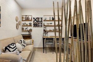 TV - 'Beach fun' Apartment with Balcony, Wi-Fi, and Air Conditioning (Costa de Caparica)