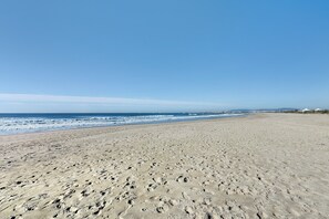 Beach nearby - 'Beach fun' Apartment with Balcony, Wi-Fi, and Air Conditioning (Costa de Caparica)