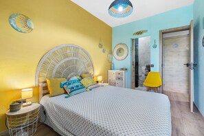2 bedrooms, iron/ironing board, WiFi, bed sheets - 'Beach fun' Apartment with Balcony, Wi-Fi, and Air Conditioning (Costa de Caparica)