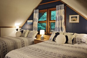 4 bedrooms, in-room safe, iron/ironing board, free WiFi - Mountain View  + Hot Tub + Fire Pit + Pool Table Home in Tranquil Seven Devils (Seven Devils)