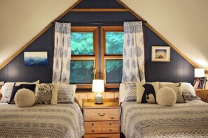Room - Mountain View Cabin in Tranquil Seven Devils with Cozy Charm (Seven Devils)