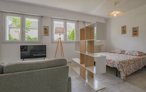 Travel cot, free WiFi - Le Pied à terre - SAINTE SAVINE (SAINTE SAVINE)