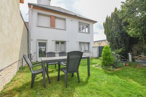 Outdoor dining - Le Rez de Jardin - SAINTE SAVINE (SAINTE SAVINE)