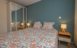 1 bedroom, travel cot, free WiFi - Le Rez de Jardin - SAINTE SAVINE (SAINTE SAVINE)