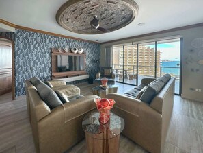 TV - The Iconic Beachfront 3BR Condo (Puerto Peñasco)