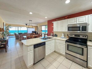 Fridge, microwave, oven, stovetop - Relaxing Oceanview Condo Pools & Beach (Puerto Peñasco)