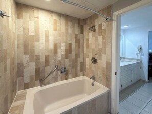 Douche, serviettes fournies