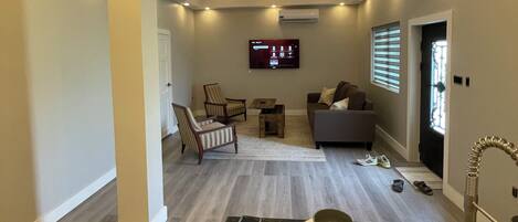 Luxury-Apartment, Stadtblick | Wohnbereich