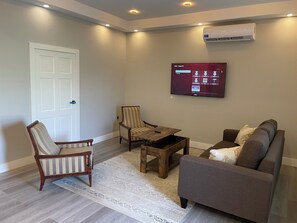 Luxury Apartment, City View | Ruang tamu