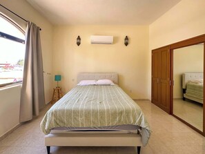 2 bedrooms, WiFi, bed sheets - Tranquil Family Escape with Large Patio (Puerto Peñasco)