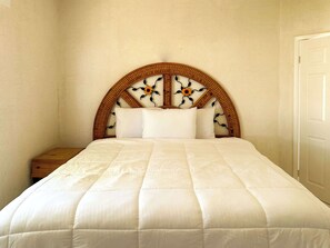 2 bedrooms, WiFi, bed sheets - Quiet Mexican-Style Getaway with Spacious Patio (Puerto Peñasco)