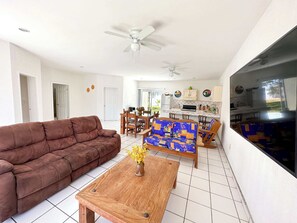 Living area - Quiet Mexican-Style Getaway with Spacious Patio (Puerto Peñasco)