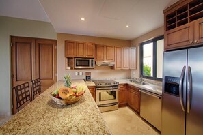 Room, Balcony, City View | Private kitchen