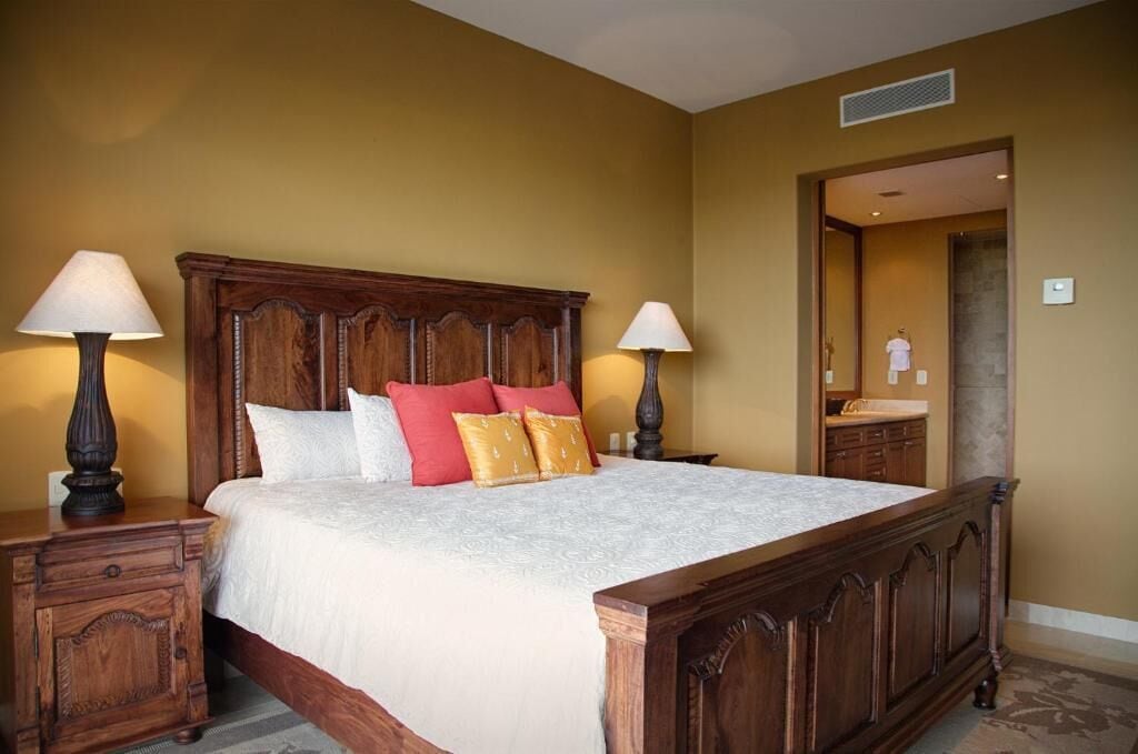 In-room safe, soundproofing, iron/ironing board, free WiFi