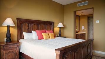 In-room safe, soundproofing, iron/ironing board, free WiFi