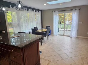 Interior - Private 3-bedroom in Billerica, cool AC - Shared Backyard - Basement Occupied (Billerica)