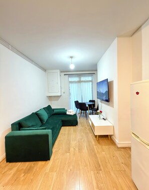 Living area - Modern 1-Bed Apartment Near Tower Bridge, London. (London)