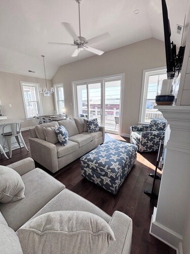 Newly Constructed 3BR 2BA Condo w/ Gourmet Kitchen - Steps to Beach