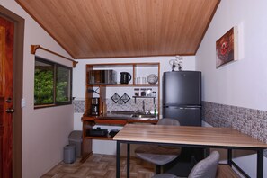 Estudio clásico, patio, vistas a la montaña | Cocina privada