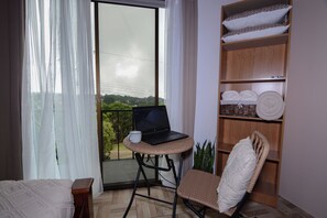 Classic Studio, Patio, Mountain View | Free WiFi