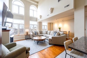 Smart TV, fireplace - Harbor Views | Walk Everywhere | Rooftop Deck | Sleeps 6+ (Grand Haven)