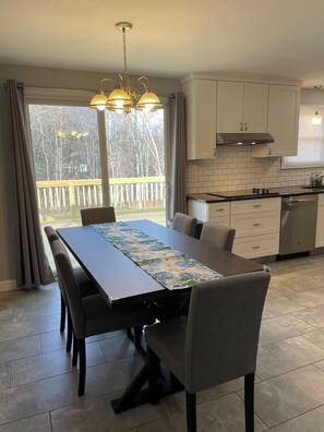 Dining - Charming 2-bedroom house with AC in Wolcott perfect for relaxing (Wolcott)